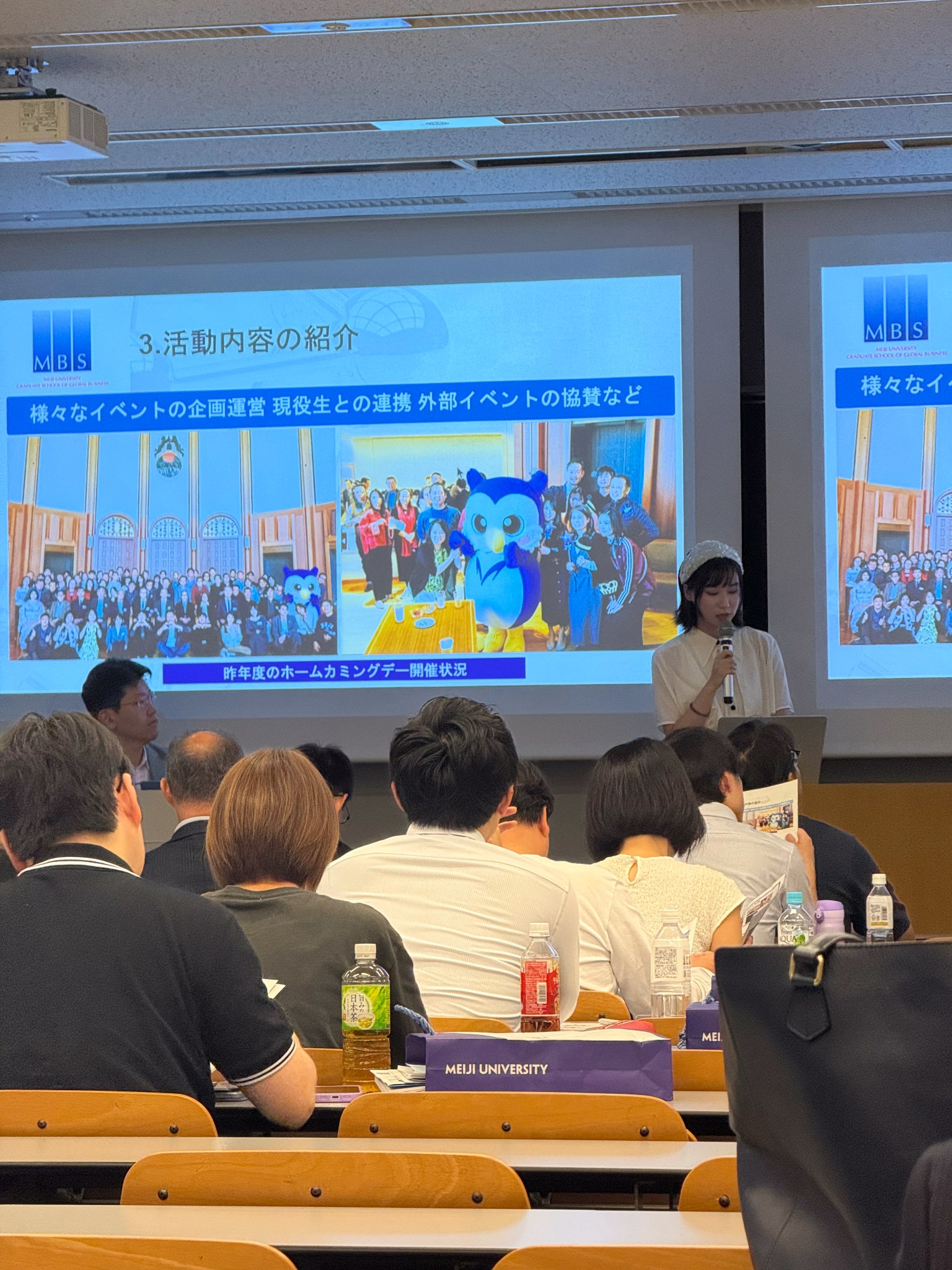 9月20日新生说明会演讲现场,星野桜向在场同学介绍 MBSN 的活动。